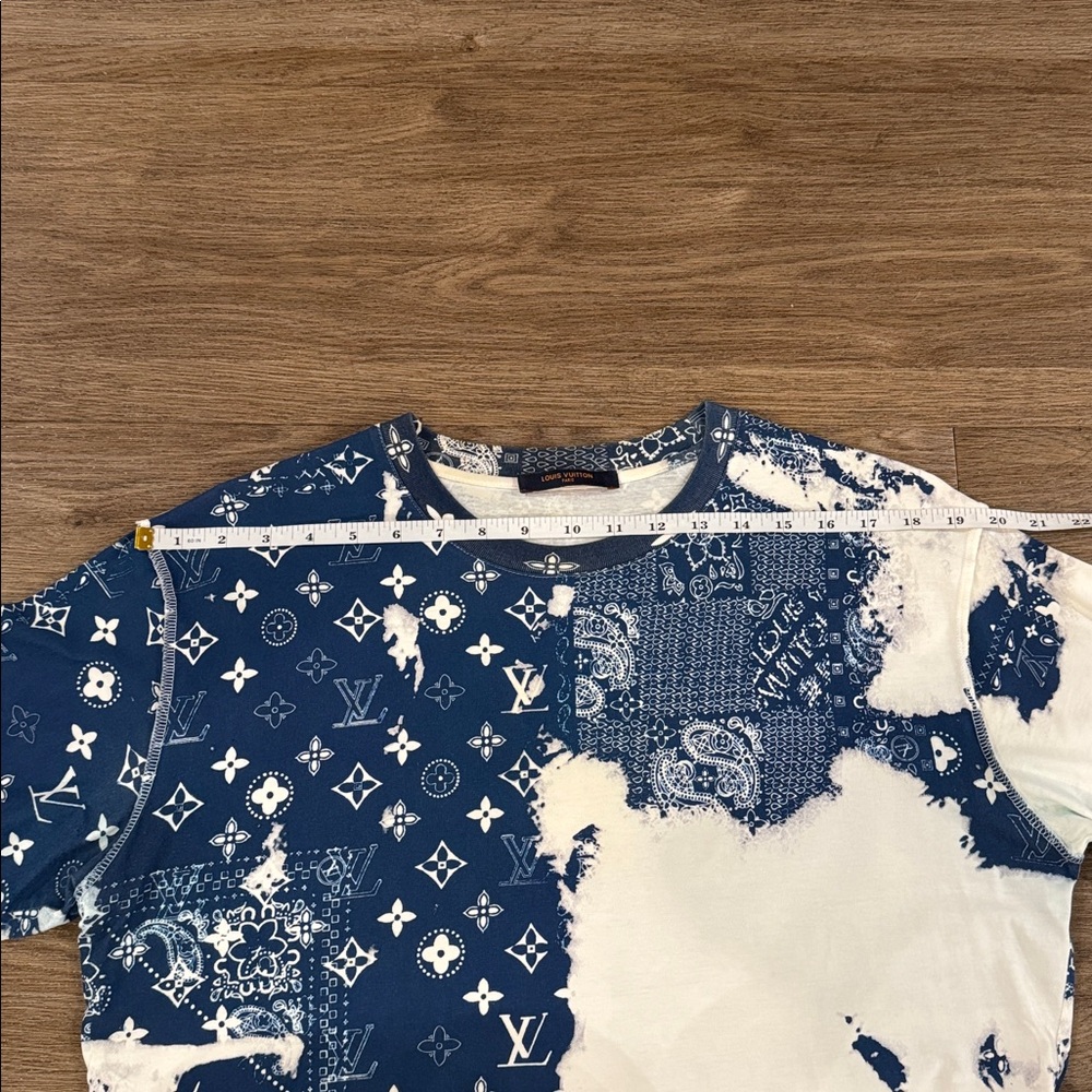 Louis Vuitton Navy and White Patterned Tee - Picture 12 of 12